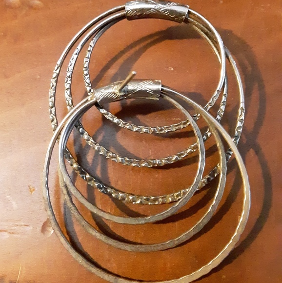 Wire hoop earing - Picture 2 of 2